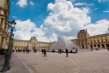 Skip-the-line: Louvre Museum Highlights Semi Private Guided tour