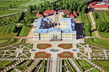 Private Day Tour to Rundale from Riga