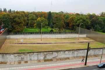 Private Guided Van Tour: Berlin Wall with Living Witness Commentary