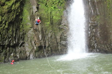 Adventure Rappel Tour and Transfer to Arenal from San Jose