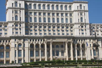 Brasov Day Tour to Sinaia and Bucharest Including Palace of Parliament Visit