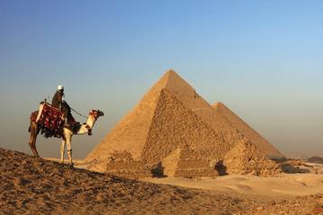 Discover Cairo: Pyramids of Giza, Sphinx and Saqqara with Private Tour Guide and Lunch from Cairo
