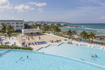 Montego Bay Shore Excursion: Grand Palladium Resort and Spa Luxury Beach Day Pass