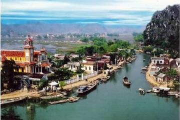 Kenh Ga Day Trip Including Phat Diem Cathedral from Hanoi