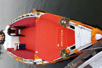 Evening Aarti by Luxury Royal Boat followed by dinner and transfer