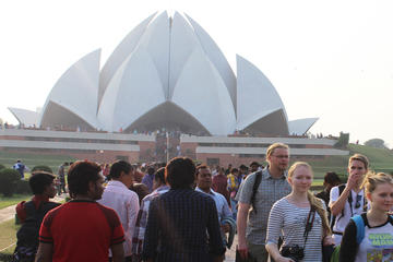 Full-Day Old and New Delhi Tour Including India Gate, Red Fort, and Lotus Temple