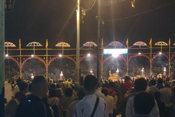 Private 3-Hour Night Tour With Ganga Aarti Boat Cruise and Dinner in Varanasi