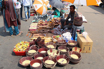 Private Evening Varanasi Handicraft Market tour with dinner and Transfer