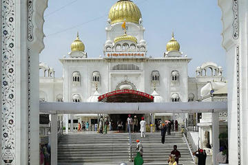 Private Gurudwara and Akshardham Temple Tour with Lunch and Transfer