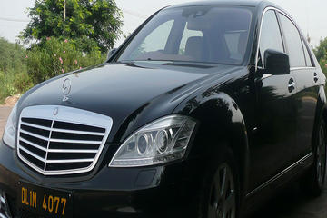 Private Luxury Agra to Delhi Transfer by BMW or Mercedes