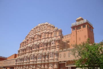 Private Tour: 2-Day Jaipur Tour Including Amer Fort and Chokhi Dhani Dinner