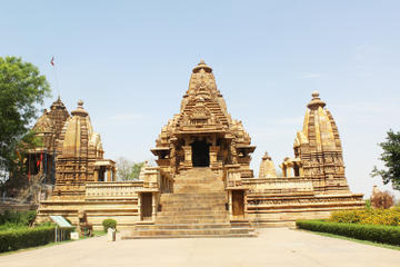 Private Tour: 2-Day Temples of Khajuraho with ASI Museum and Light and Sound Show