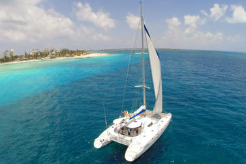 PRIVATE CATAMARAN TO ISLA MUJERES AND TRANSFER