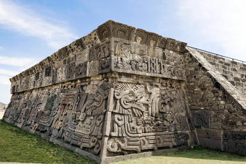 Private Tour: Taxco and Xochicalco Day Trip from Mexico City