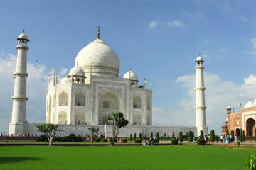 Agra Taj Mahal and Highlights Private Full-Day Tour from Delhi by Road