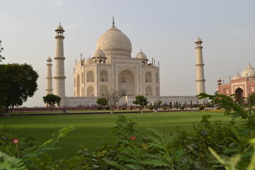 Agra: Taj Mahal Skip-the-Line Entrance Ticket