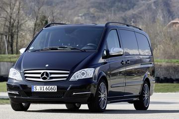Prague Airport: Luxury Van Private Arrival Transfer