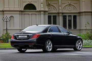Private Arrival Transfer by Luxury Car from Prague Hlavni Nadrazi Railway Station