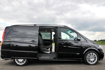 Private Arrival Transfer: Heathrow Airport to Central London in a Luxury Van
