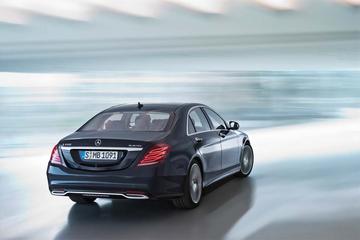 Private Departure Transfer by Luxury Car to Prague Hlavni Nadrazi Railway Station