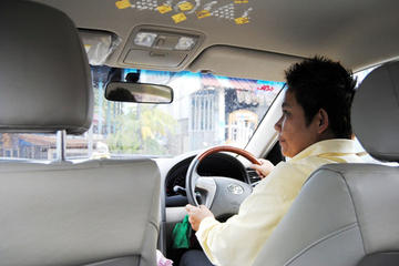 Private: 5-Hour Floating Markets of Damnoen Saduak Tour by Chauffeured Taxi