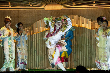 Chiang Mai: Kanthoke Dinner Show Experience