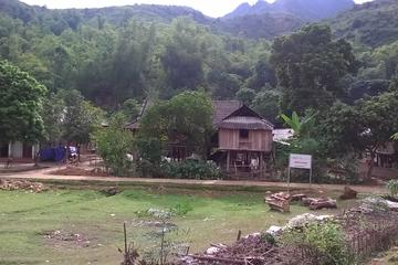 Private day tour Mai Chau hill tribe from Hanoi with cycling tour