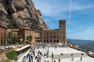 Half-Day Montserrat Tour with Small Group and Hotel Pick Up