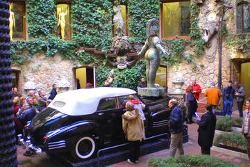 Private Dali Figueres Museum and Pubol Tour From Barcelona
