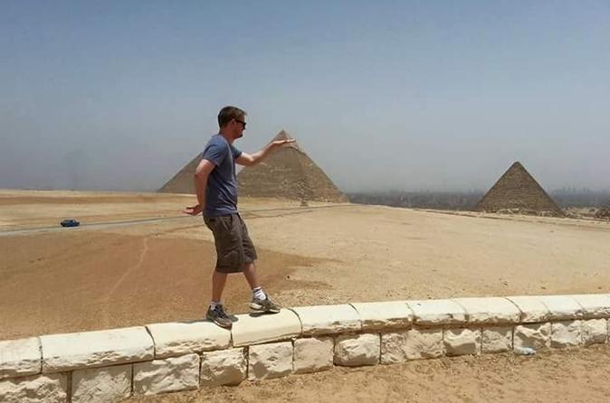 Visite-escale : pyramides de Gizeh, musée égyptien avec déjeuner et promenade à dos de chameau