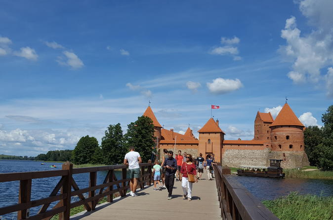 Visite en petit groupe au mémorial de Paneriai et au château de Trakai