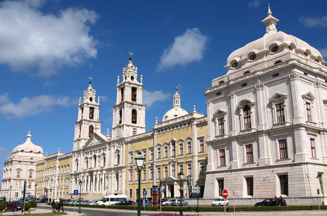 Excursão privada ao Palácio Nacional de Mafra e Ericeira, em um dia saindo de Lisboa