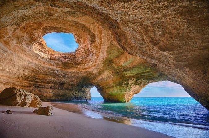 Excursão pelas cavernas de Benagil saindo de Portimão