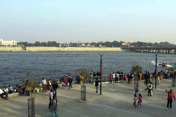 Evening tour of Ahmedabad including Dinner