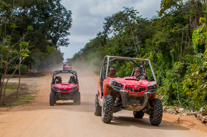 Sortie en buggy dans la jungle au départ de Playa del Carmen avec baignade dans le cénote