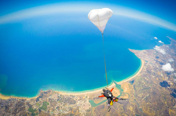 Skydiving next to Albufeira - 08:00