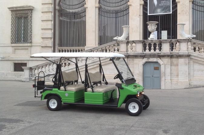 Carrinho de golfe ao redor de Roma Imperial