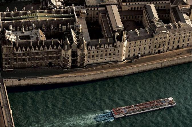 Ile de la Cité Walking tour with Typical French Lunch and a Boat cruise