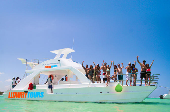 Catamaran privé : plongée libre sur un récif et dans une piscine naturelle au départ de Punta Cana