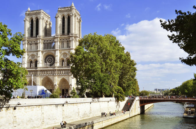 Notre Dame Cathedral Audio Tour and Latin Quarter Walking Tour