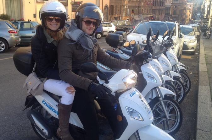 Excursão particular de dia inteiro de scooter pela histórica Roma