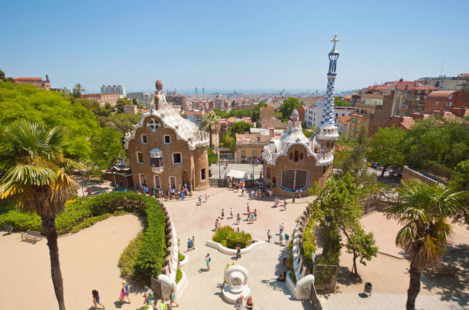 Billet coupe-file : visite du parc Güell et de la Sagrada Familia à Barcelone.