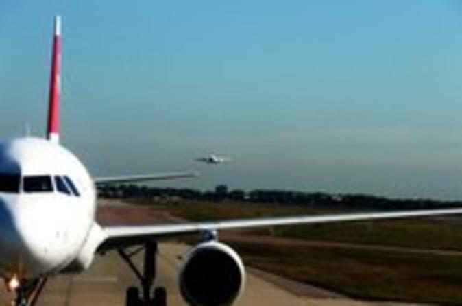 Trasferimento con mezzi privati all'arrivo nell'aeroporto di Praga