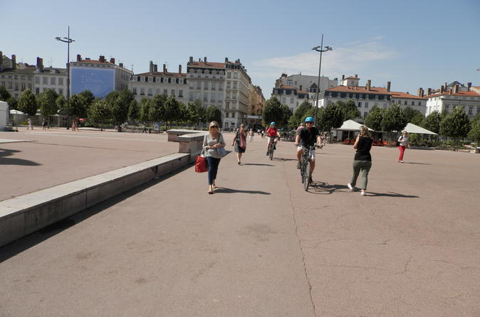 3-Hour Guided Electric Bicycle Tour of Lyon with Optional Food Tasting