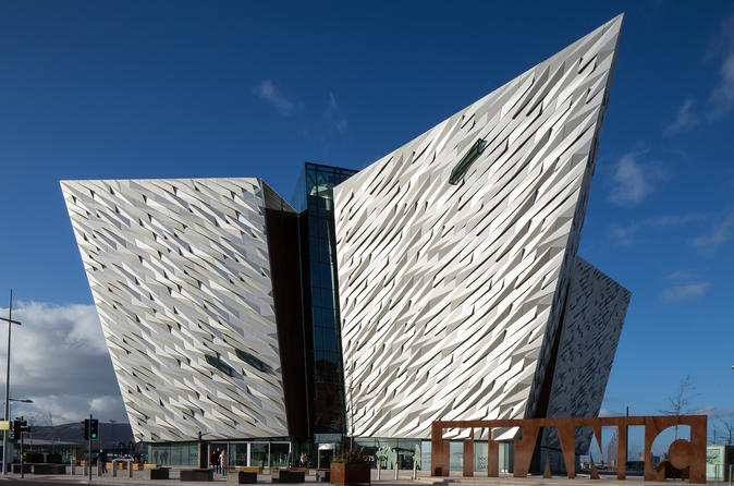 Ingresso al Titanic Belfast e giro in bus Hop-On Hop-Off con biglietto combinato valido 48 ore