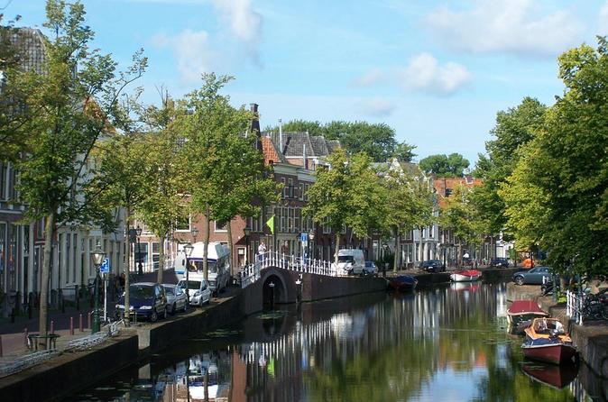 Private Guided Tour of Center and Prehistoric Antiquities Museum with Art Historian in Leiden