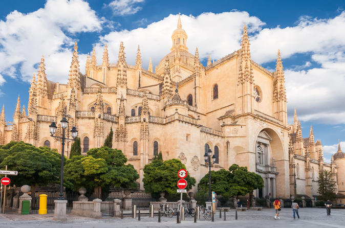 Tour di Toledo e Segovia con ingresso all'Alcázar, da Madrid