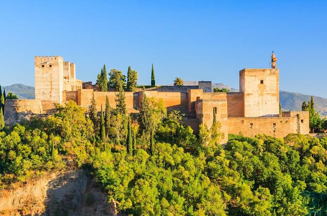 Viator Exclusive: Priority Access to Alhambra and Generalife Gardens in Granada