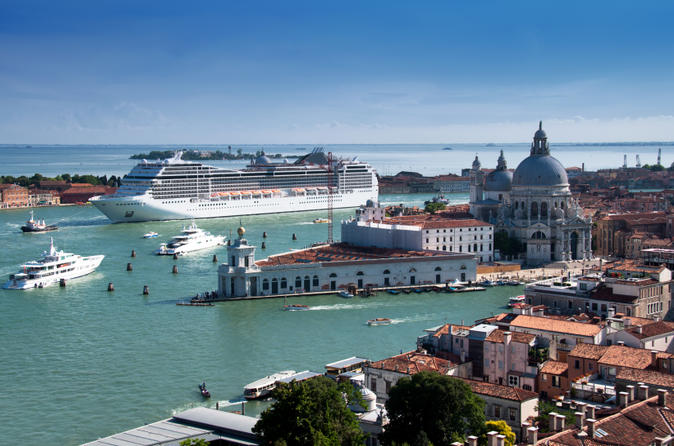 Venedig Transfer mit gemeinsamer Abreise: Von Venedig Zentrum nach Marittima Kreuzfahrthafen