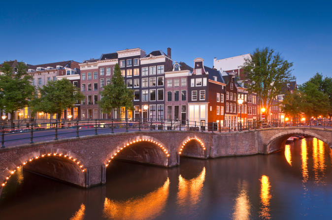 Crociera serale sui canali di Amsterdam con cena di 4 portate e bevande